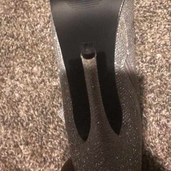 Beautiful silver stilettos!!!! - Picture 2 of 6